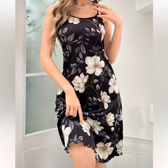 Floral Black Short Camisole Nightgown with bonus, red rose hair clip - Picture 2 of 7